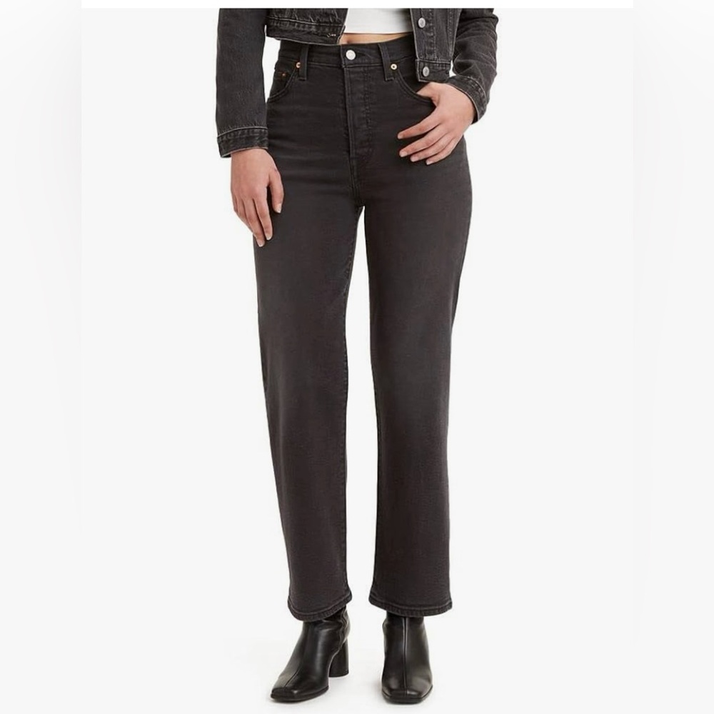 Levi Women’s Ribcage Straight Ankle Jeans
